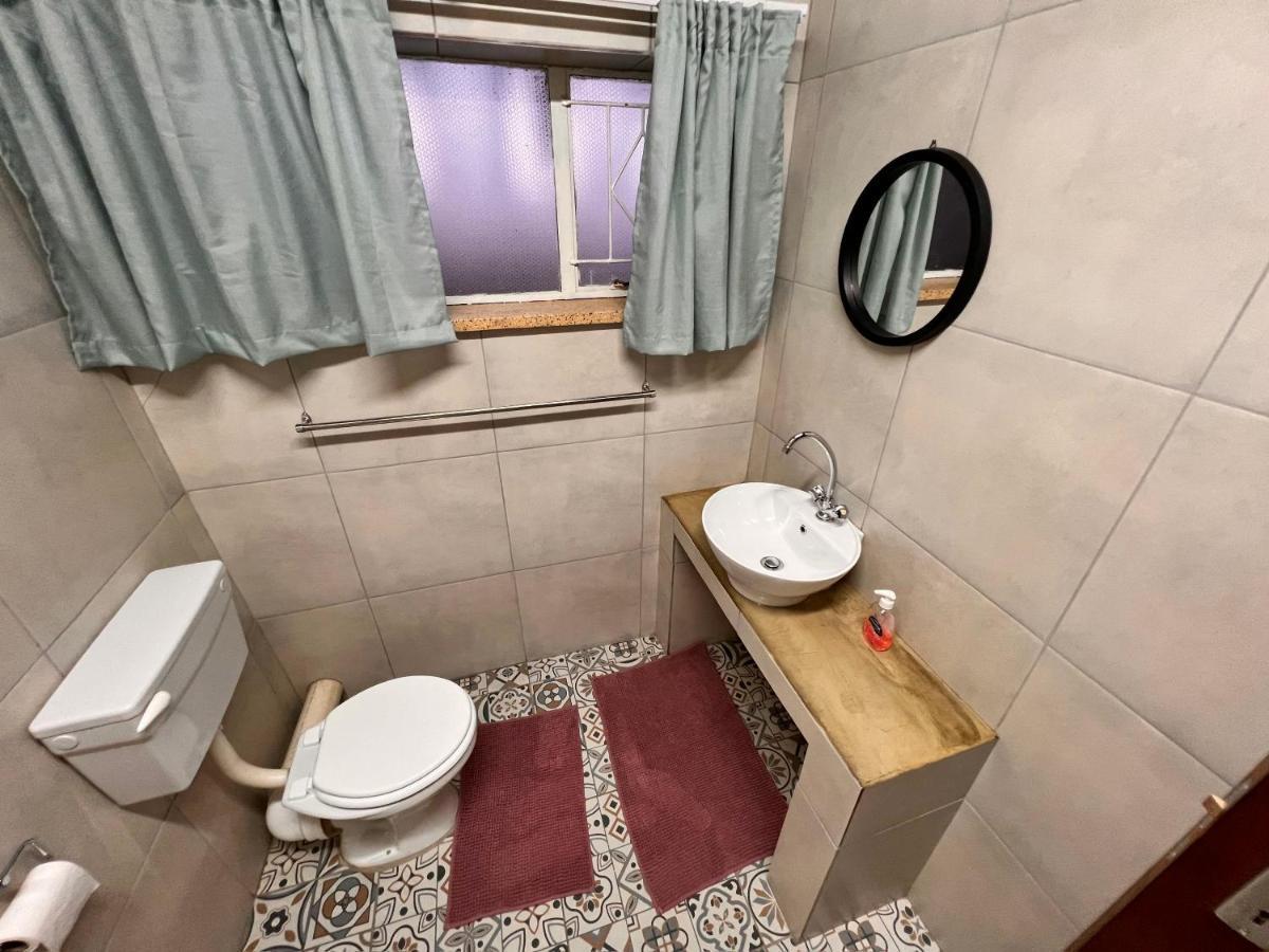 Firefly Budget Friendly Guest House Kempton Park Eksteriør billede