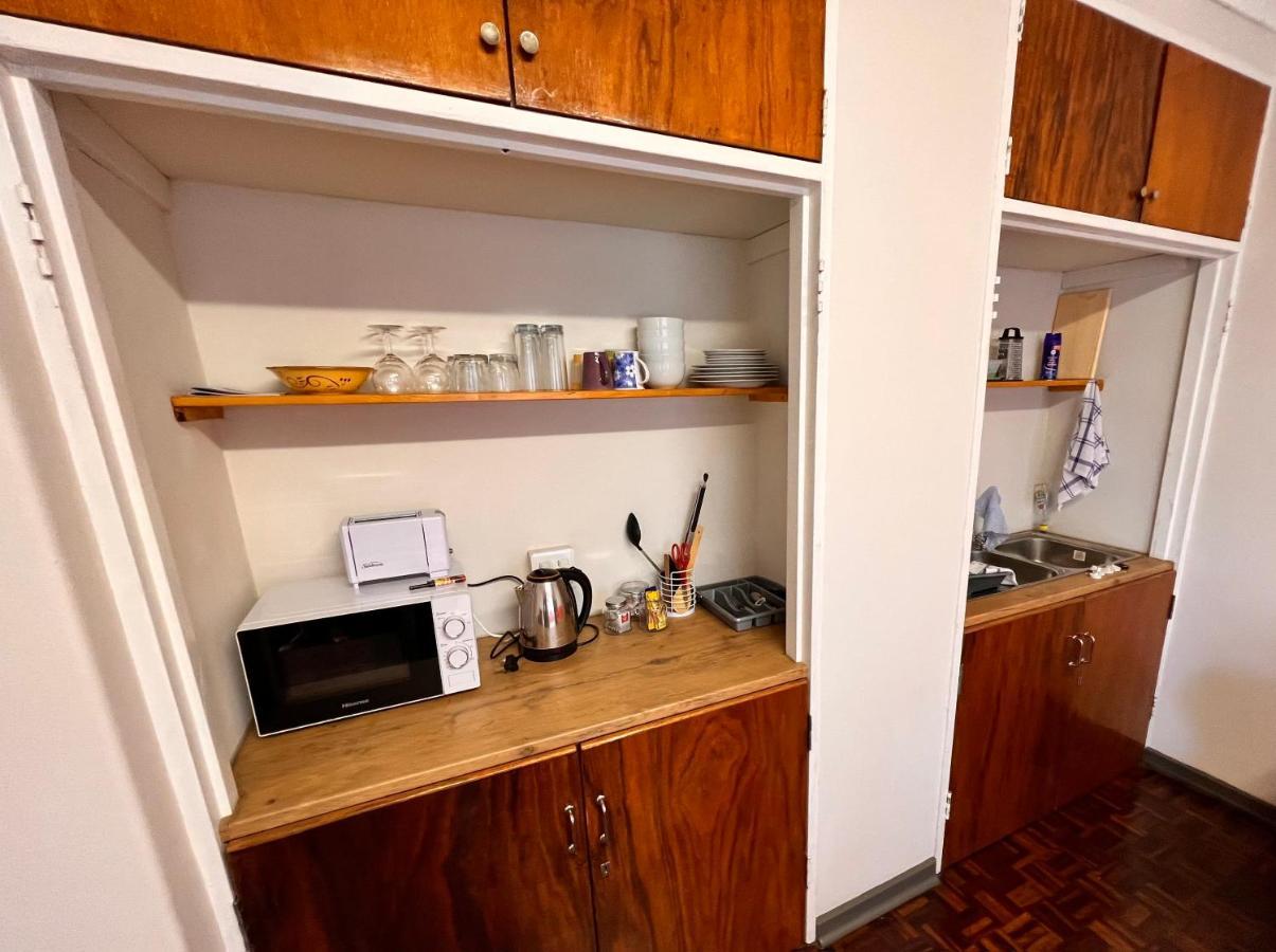 Firefly Budget Friendly Guest House Kempton Park Eksteriør billede