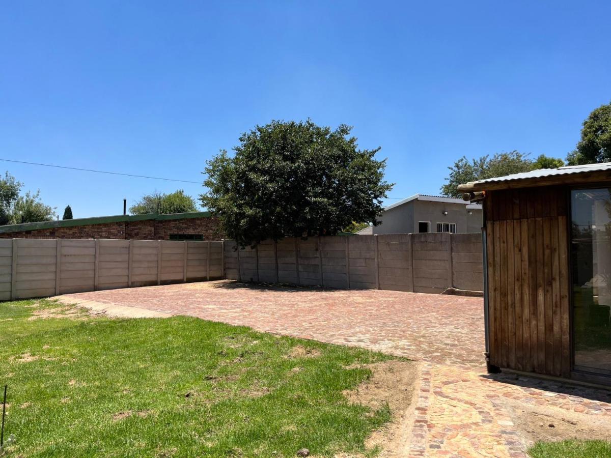 Firefly Budget Friendly Guest House Kempton Park Eksteriør billede