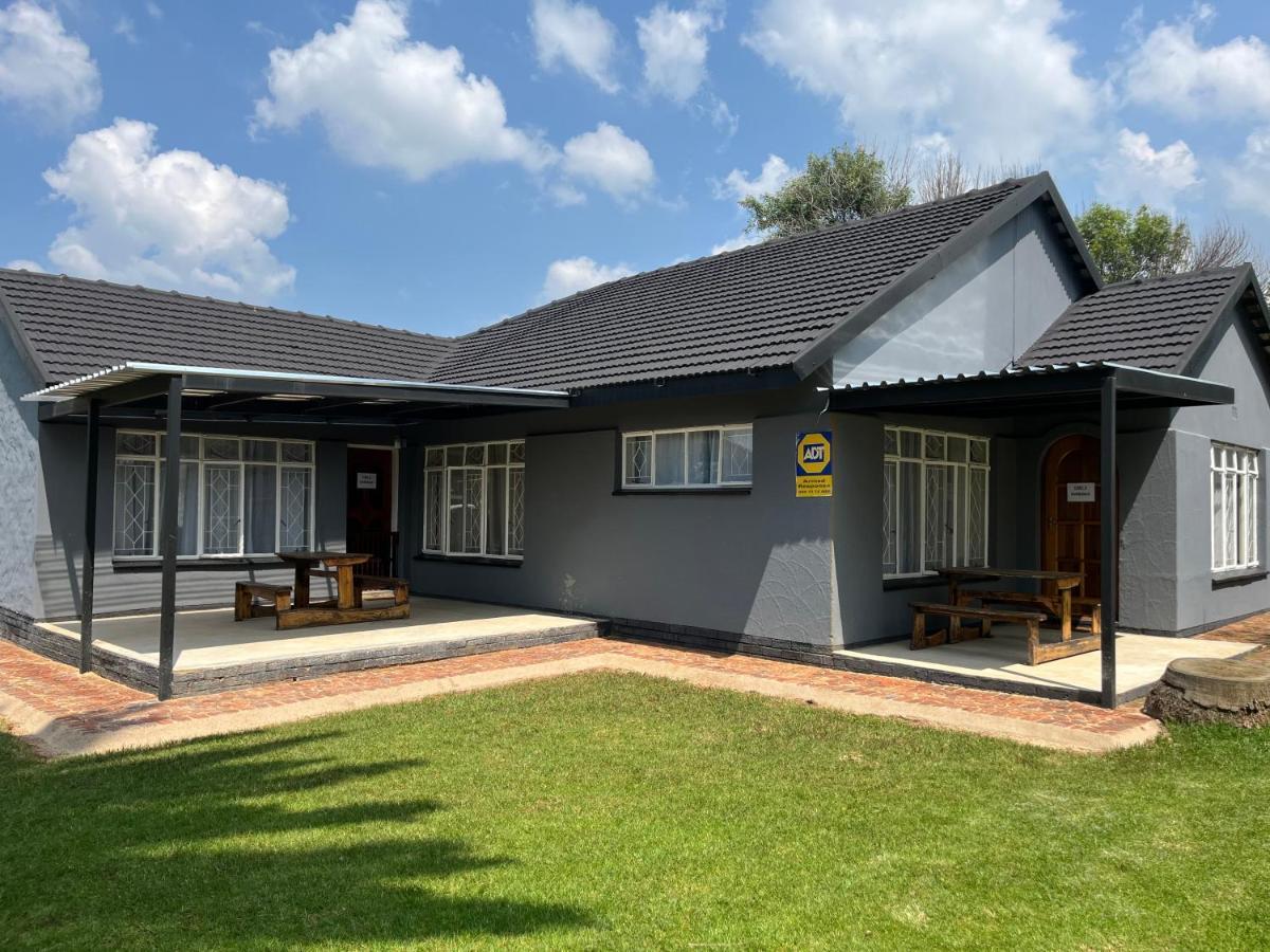 Firefly Budget Friendly Guest House Kempton Park Eksteriør billede