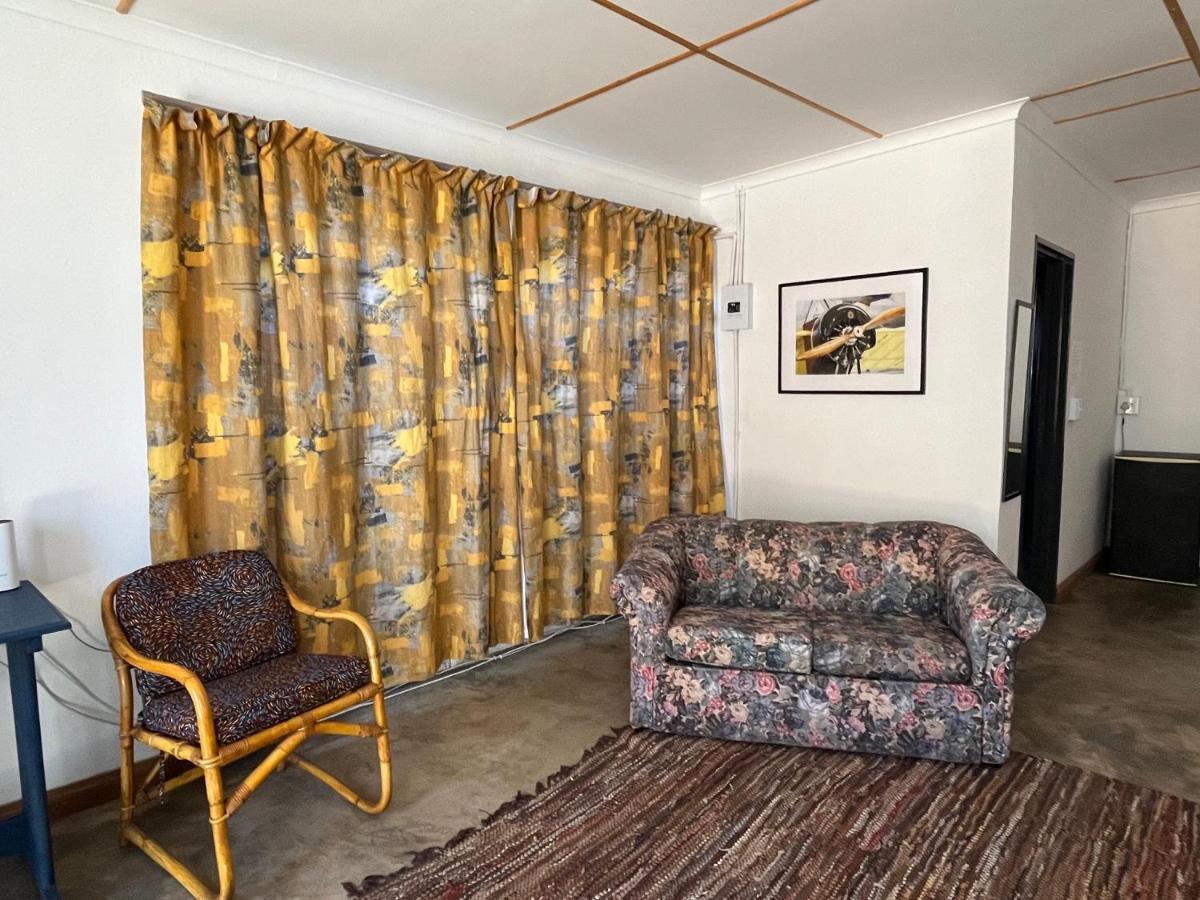 Firefly Budget Friendly Guest House Kempton Park Eksteriør billede